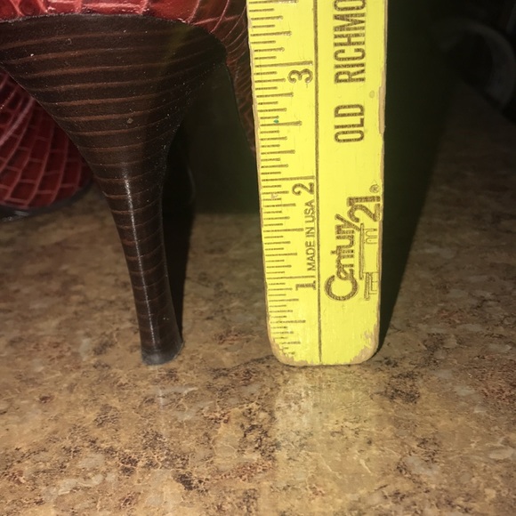 Women’s Leather Nine West Heels - Picture 4 of 9